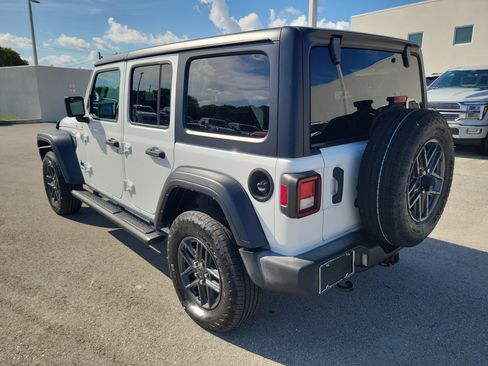Used 2024 Jeep Wrangler Unlimited Sport AWD/4WD image 7