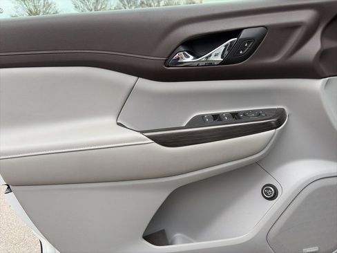 Used 2019 GMC Acadia SLT image 9