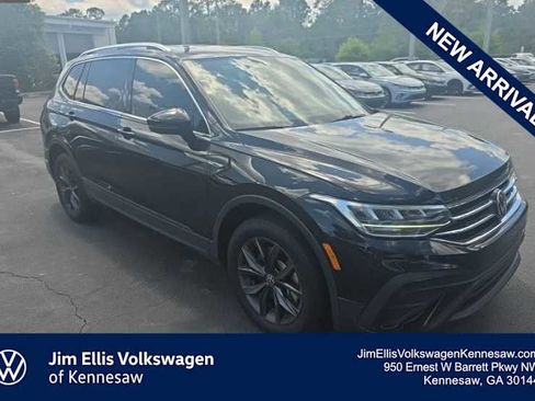 Used 2023 Volkswagen Tiguan SE FWD image 1