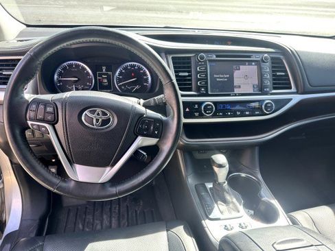 Used 2015 Toyota Highlander Limited image 12