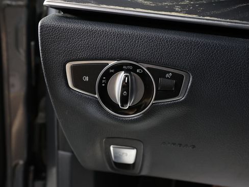Used 2019 Mercedes-Benz E 300 4MATIC image 34