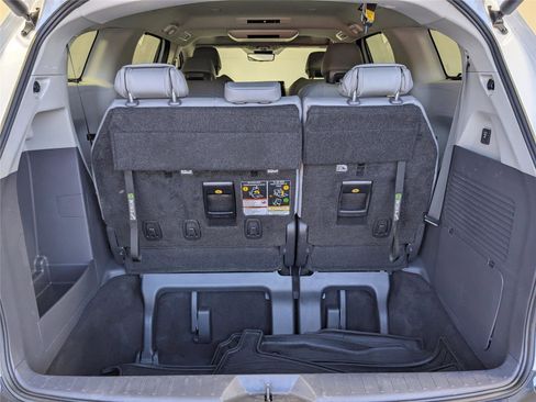 Used 2024 Toyota Sienna Limited image 10