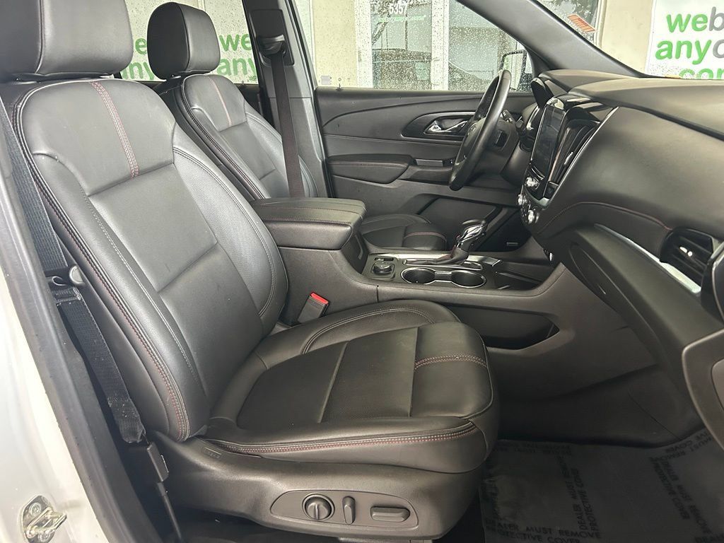 Used 2023 Chevrolet Traverse RS FWD image 23