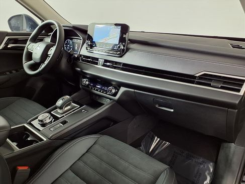 New 2025 Mitsubishi Outlander SE image 7