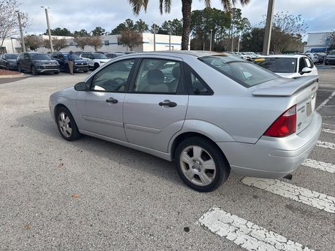 Used 2005 Ford Focus ZX4 Sedan image 4