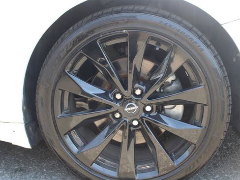 Used 2023 Nissan Maxima SR w/ Sport Mat Group FWD image 5