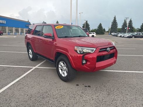 Used 2021 Toyota 4Runner SR5 Premium w/ Moonroof Package image 7