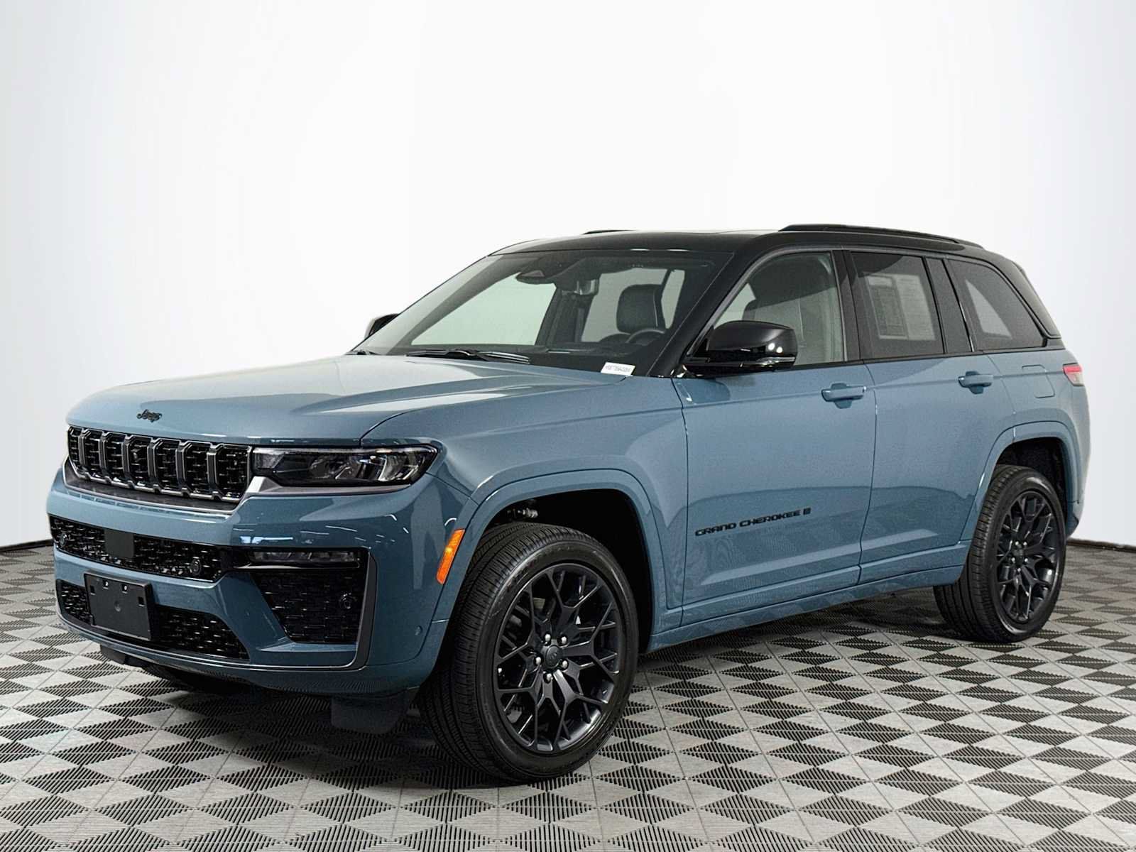 Used 2026 Jeep Grand Cherokee Summit w/ Obsidian Package AWD/4WD image 35