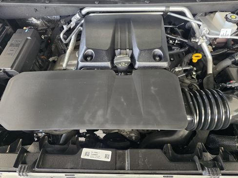 Used 2025 Chevrolet Colorado LT RWD image 24