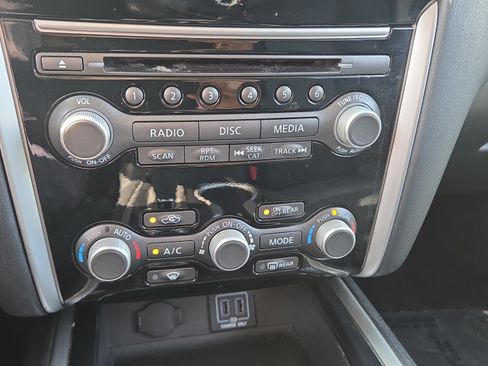 Used 2018 Nissan Pathfinder S FWD image 33