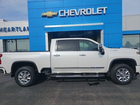 Used 2024 Chevrolet Silverado 2500 High Country w/ High Country Premium Package AWD/4WD image 17