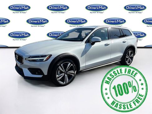 Used 2025 Volvo V60 B5 Cross Country Plus AWD/4WD image 3