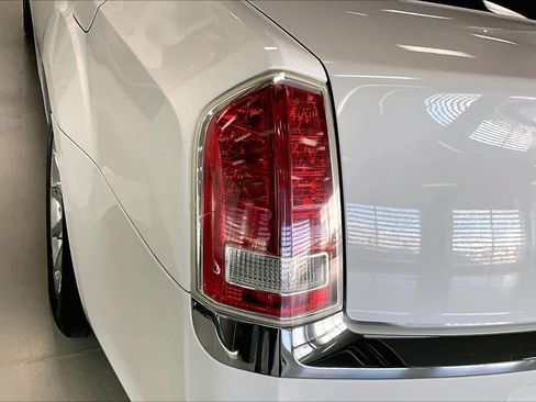 Used 2011 Chrysler 300 Limited image 30