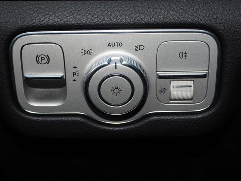 Used 2020 Mercedes-Benz GLE 450 4MATIC w/ Premium Package image 27