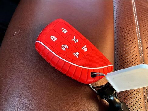 Used 2023 GMC Yukon Denali Ultimate image 10