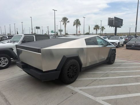 Used 2024 Tesla Cybertruck AWD Crew Cab image 5