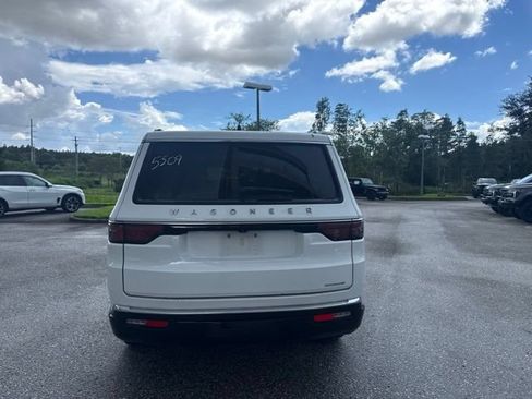 Used 2024 Jeep Wagoneer Series II w/ Flexible Seating Group RWD image 5