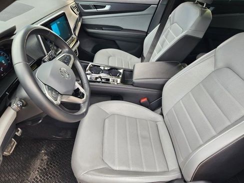 Used 2024 Volkswagen Atlas Cross Sport SEL R-Line image 4