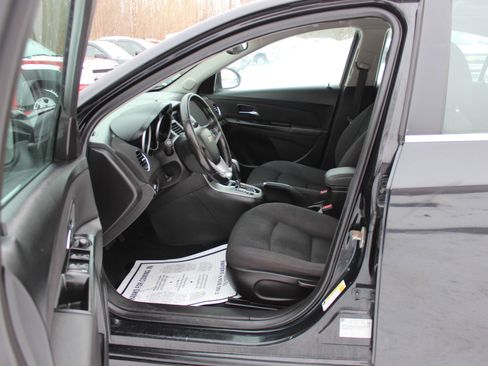 Used 2014 Chevrolet Cruze LT image 16