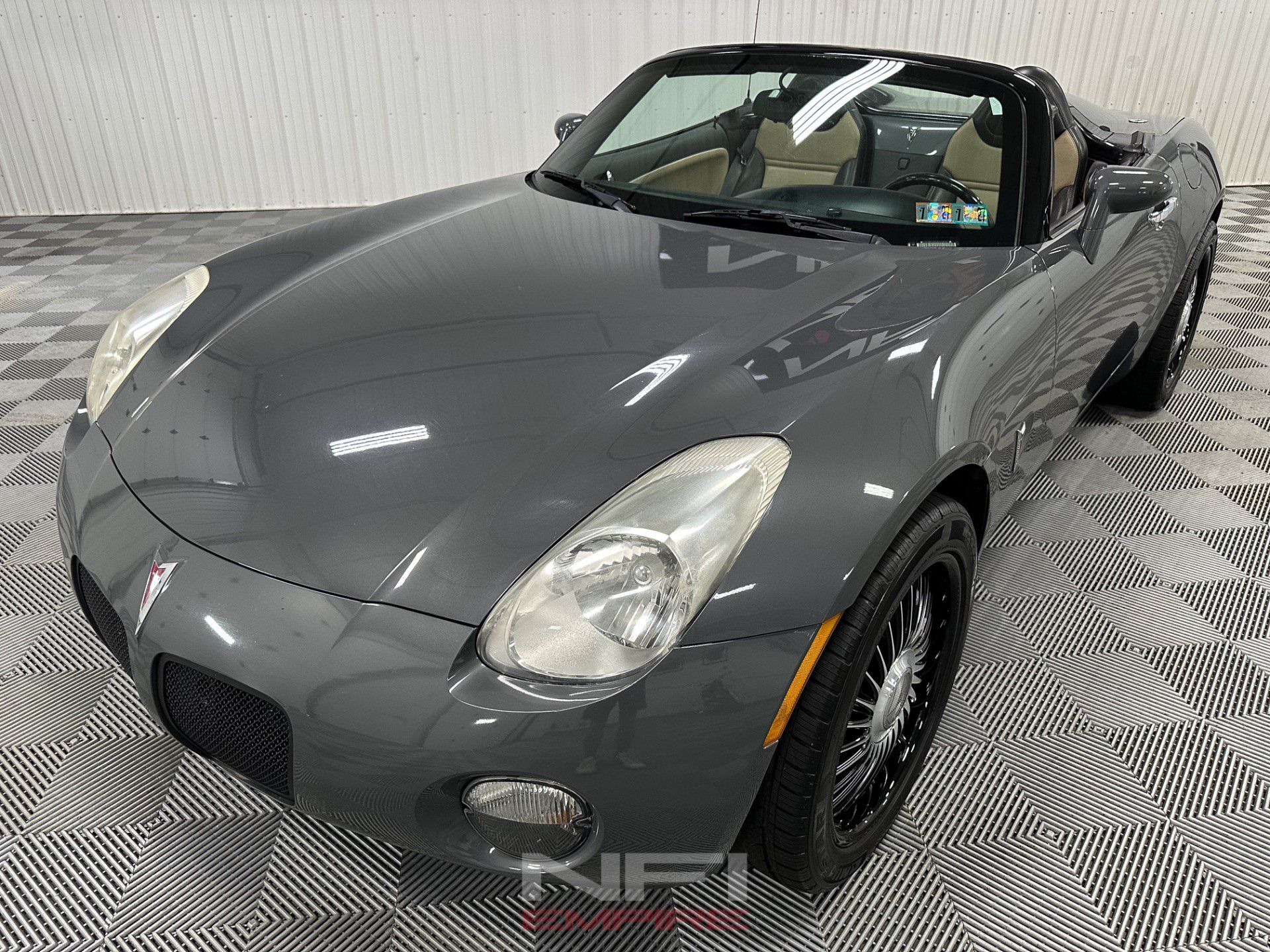 Used 2008 Pontiac Solstice Convertible w/ Premium Package RWD image 5