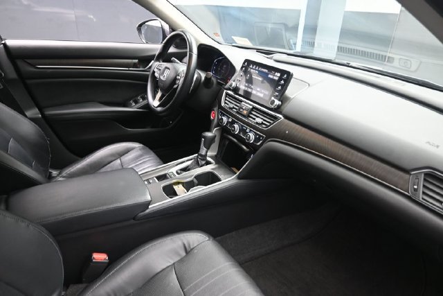 Used 2018 Honda Accord Touring image 29