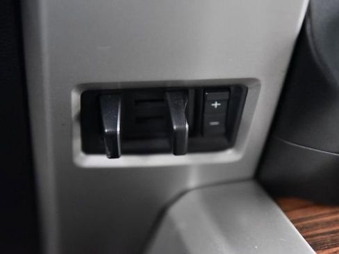 Used 2015 Ford F150 Lariat image 20