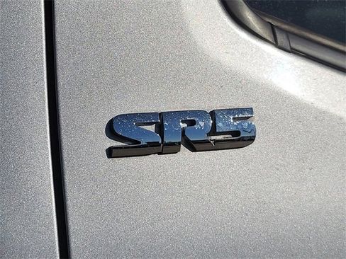 Used 2016 Toyota Tacoma SR5 w/ Towing Package image 5