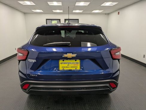 Used 2024 Chevrolet Trax LS w/ LS Convenience Package image 5