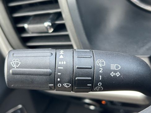 Used 2024 Ford Expedition Max XLT image 26