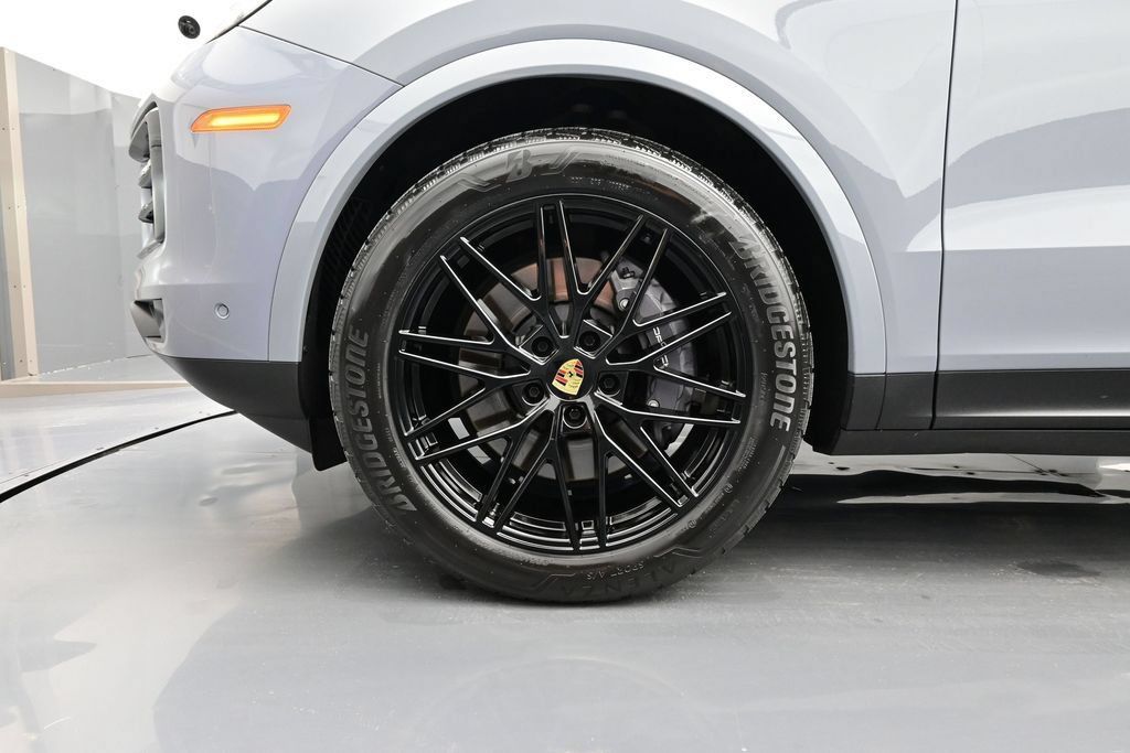 Certified 2024 Porsche Cayenne Coupe AWD/4WD image 6
