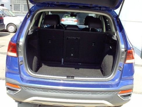 Used 2024 Volkswagen Taos SE FWD image 3