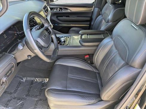 Used 2022 Jeep Grand Wagoneer Series II AWD/4WD image 17