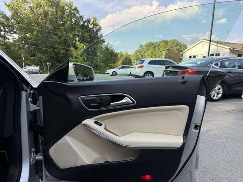 Used 2014 Mercedes-Benz CLA 250 image 18