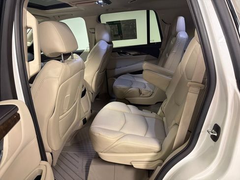 Used 2019 Cadillac Escalade Premium Luxury RWD image 31