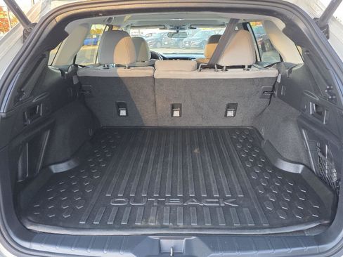 Used 2023 Subaru Outback Premium image 29