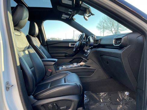 Used 2022 Ford Explorer ST w/ ST Street Pack image 15