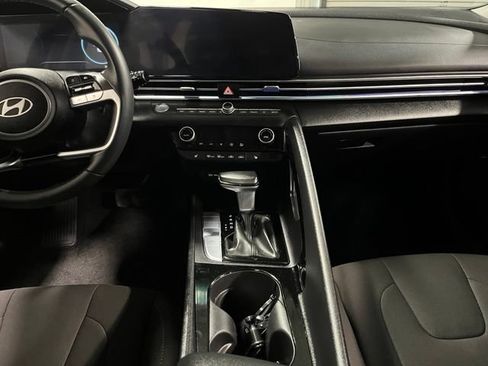 Used 2025 Hyundai Elantra SEL FWD image 21