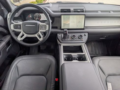 Used 2025 Land Rover Defender 110 S image 9