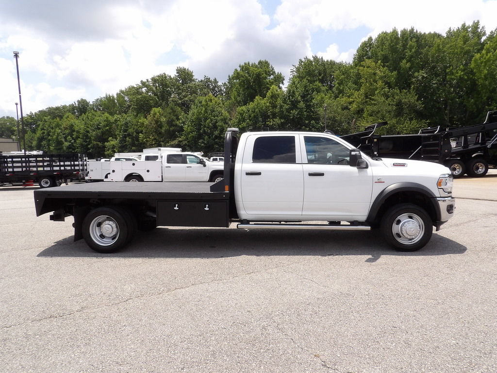Used 2024 RAM 5500 Tradesman w/ Chrome Appearance Group AWD/4WD image 9
