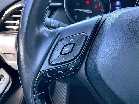 Used 2018 Toyota C-HR XLE image 22