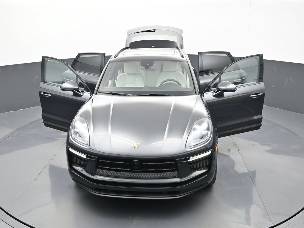Certified 2023 Porsche Macan S AWD/4WD image 31