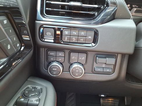 Used 2025 GMC Yukon AT4 Ultimate image 14