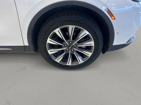 Used 2022 Lincoln Corsair Reserve w/ Elements Package FWD image 9