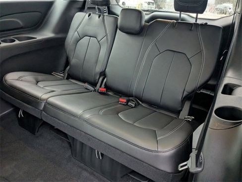 New 2026 Chrysler Pacifica Select image 27