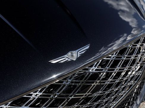 Used 2025 Genesis G80 2.5T Advanced image 13