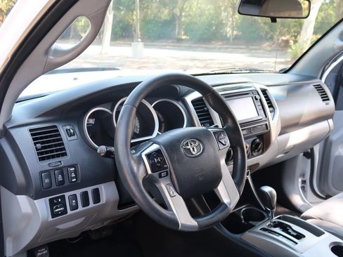 Used 2014 Toyota Tacoma PreRunner w/ TRD Off-Road Package RWD image 15