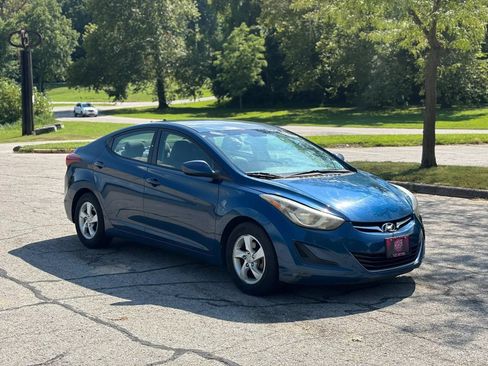 Used 2014 Hyundai Elantra SE FWD image 3