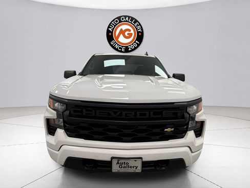 Used 2023 Chevrolet Silverado 1500 Custom image 2