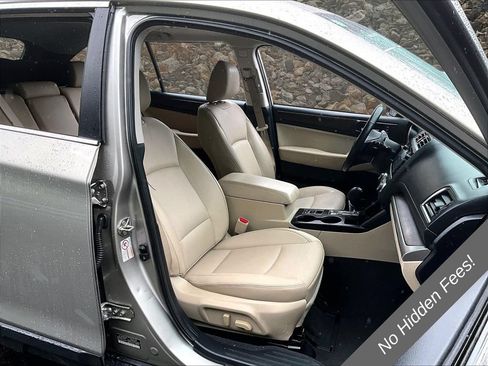 Used 2017 Subaru Outback 3.6R Limited AWD/4WD image 7