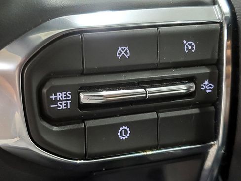 Used 2025 GMC Acadia Elevation image 29